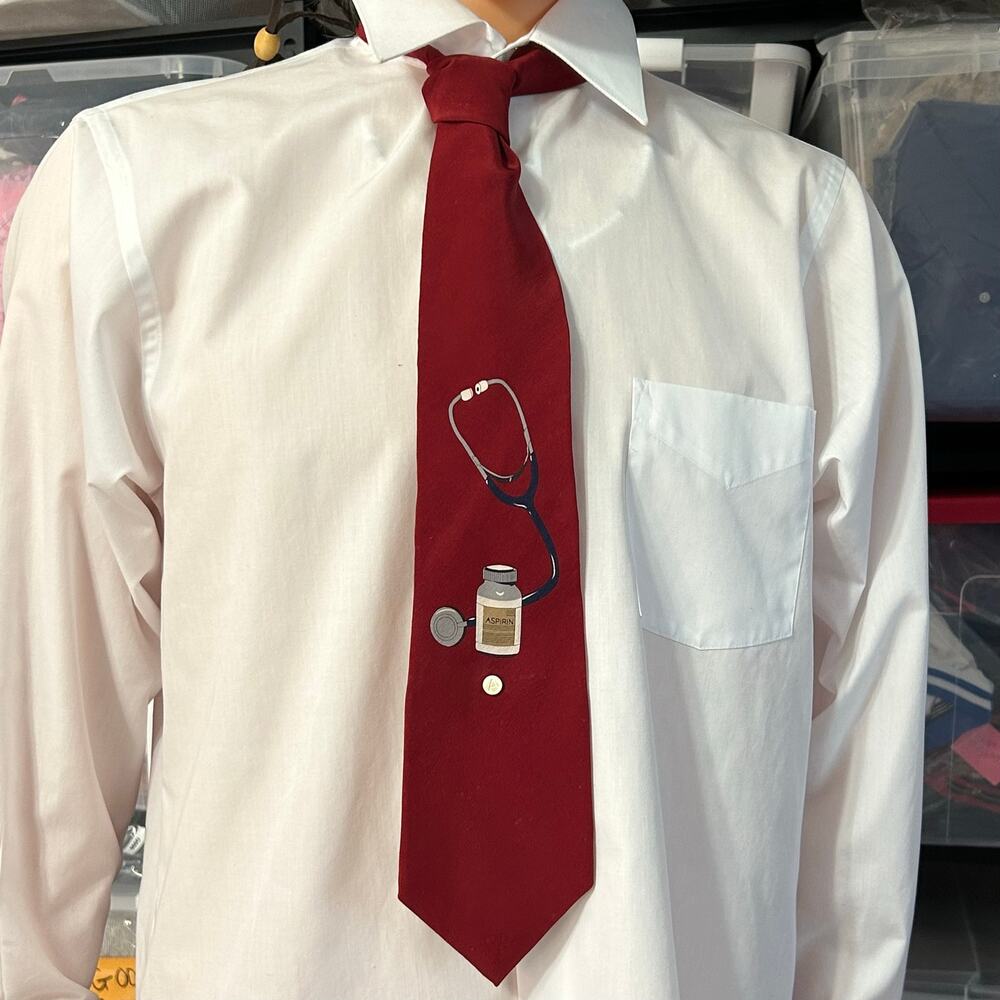 Vintage Vicky Davis New York Silk Doctor Nurse Medical Novelty Tie USA Red